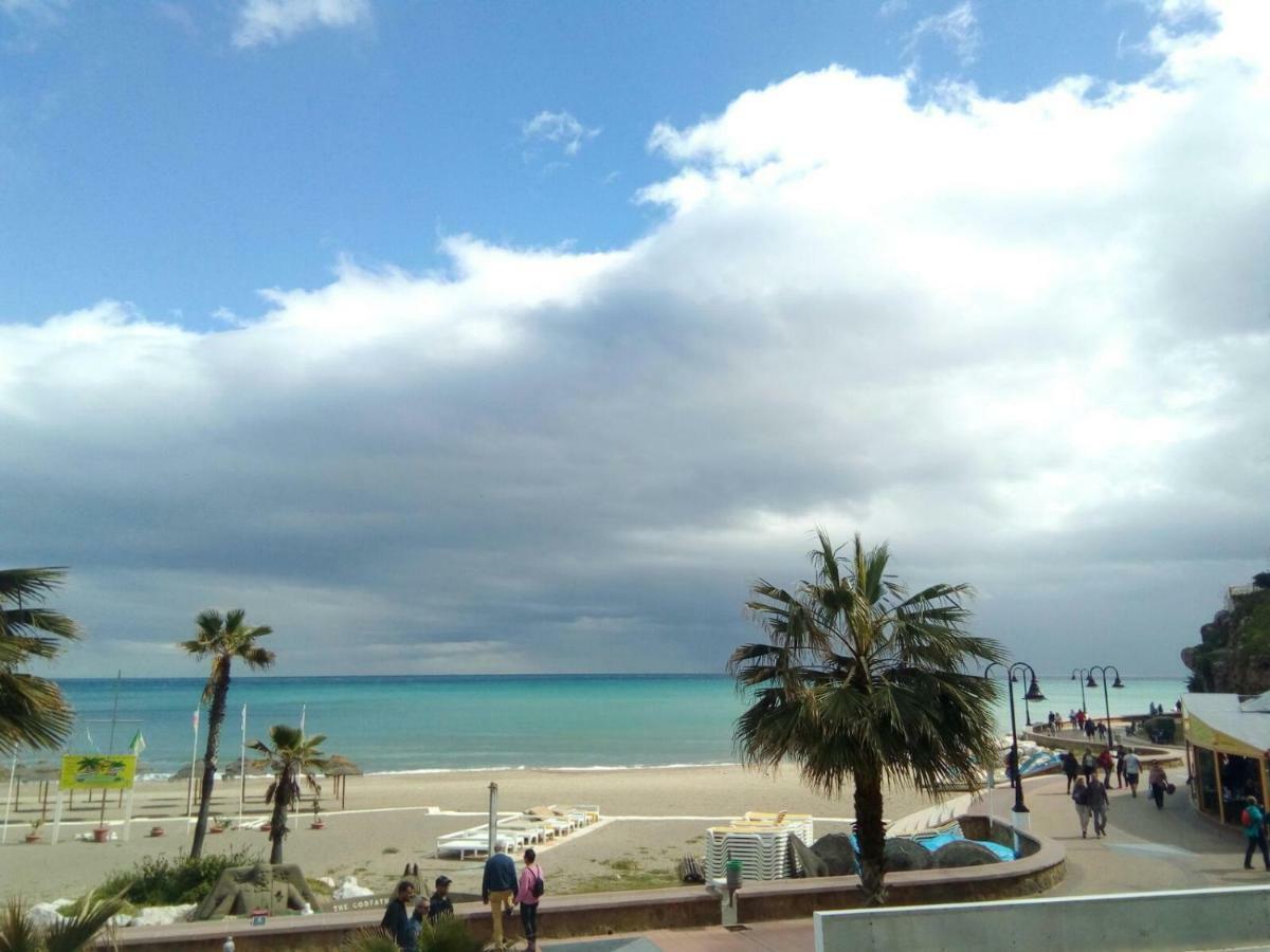 Nuevo Roca Chica, Primera Linea Playa,Torremolinos Exteriör bild